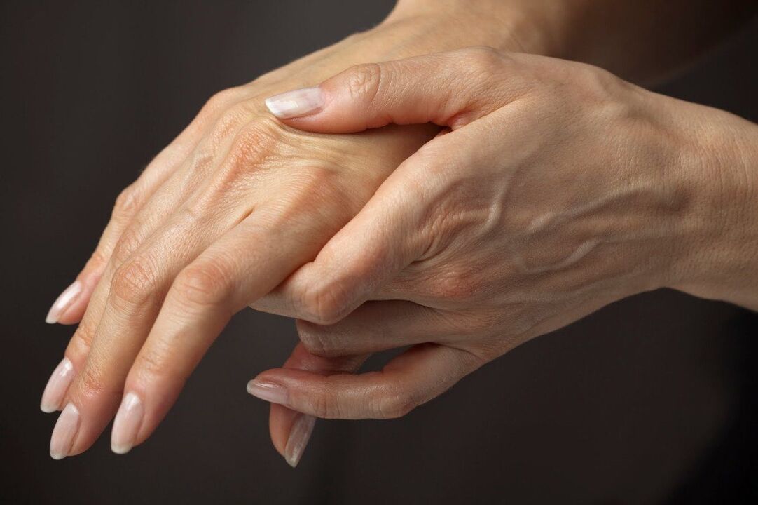 Symptoms of finger joint pain