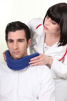Doctor put the patient on Shantsz's collar